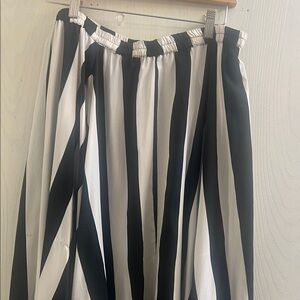 Chic Monochrome Striped A-Line Skirt